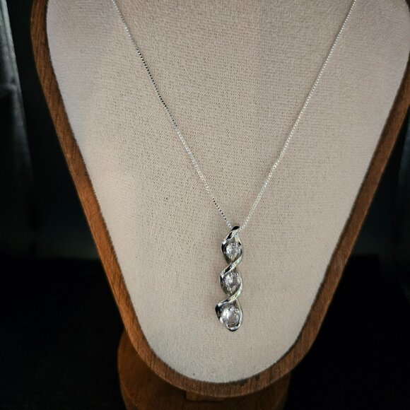Sterling silver necklace with cubic zirconia pendant - Picture 2 of 4